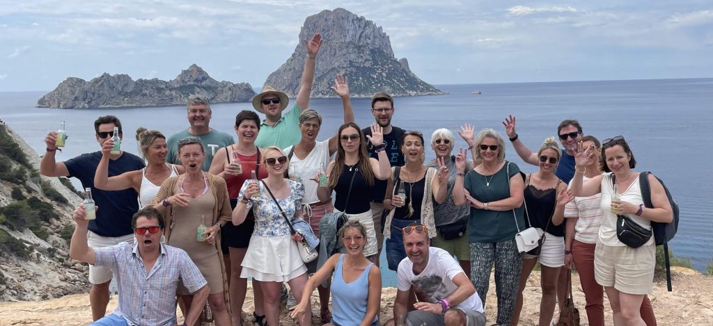Steigerung der Teamdynamik – Teambuilding-Events auf Ibiza mit Well Deserved